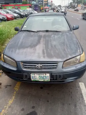 Toyota Camry CE 4dr Sedan (2.2L 4cyl 4A) 2000 Green