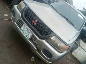 Mitsubishi Montero 2005 Gold
