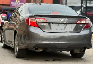 Toyota Camry SE V6 4dr Sedan (3.5L 6cyl 6A) 2013 Gray