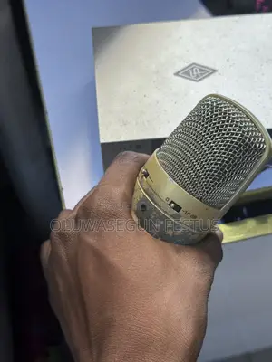 Behringer C3 Microphone