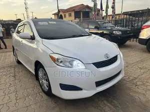 Toyota Matrix XR Hatchback FWD (1.8L 4cyl 4A) 2008 White