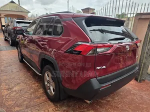 Toyota RAV4 XLE Premium 2026 Red
