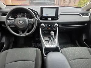 Toyota RAV4 XLE Premium 2026 Red