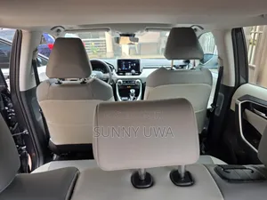 Toyota RAV4 XLE Premium 2025 Gray