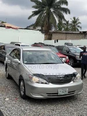 Toyota Camry LE 4dr Sedan (2.4L 4cyl 5M) 2004 Silver
