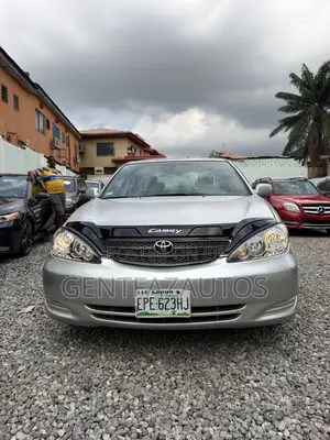 Toyota Camry LE 4dr Sedan (2.4L 4cyl 5M) 2004 Silver