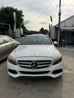 Mercedes-Benz C300 Luxury 4dr AWD 4Matic Sedan (2.0L 4cyl 7A) 2015