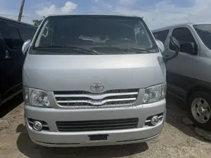 Toyota HiAce 2013 Silver