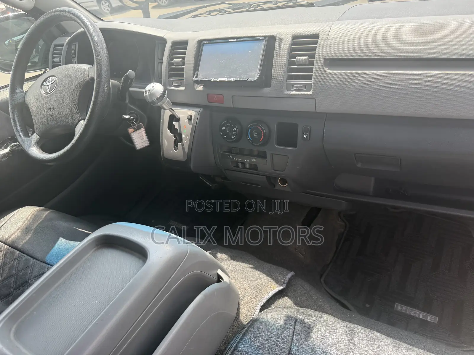 Toyota HiAce 2013 Silver