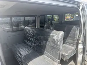 Toyota HiAce 2013 Silver