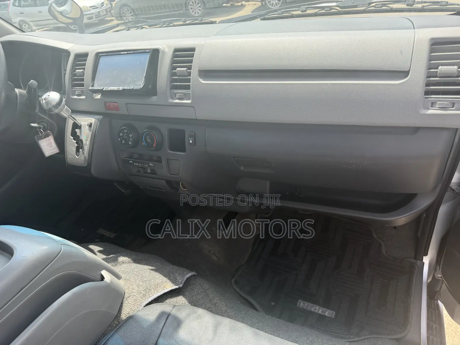 Toyota HiAce 2013 Silver