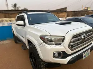 Toyota Tacoma 2017 White