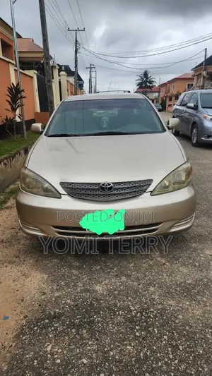 Toyota Camry 2004 Gold