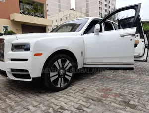 Rolls-Royce Cullinan Base 2019 White