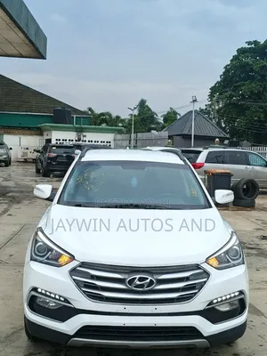 Hyundai Santa Fe 2017 White