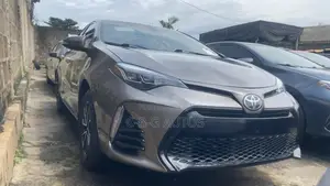 Toyota Corolla LE (1.8L 4cyl 2A) 2018 Gold