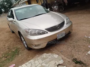 Toyota Camry 2005 Gold