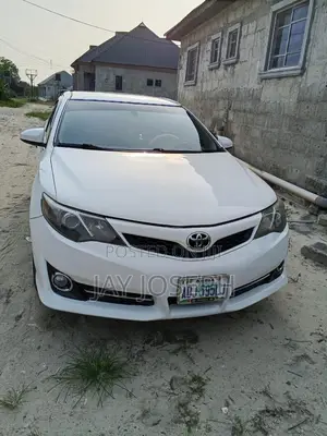 Toyota Camry SE Sport 4dr Sedan (2.5L 4cyl 6A) 2014 White