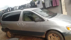 Toyota Sienna 2002 Silver