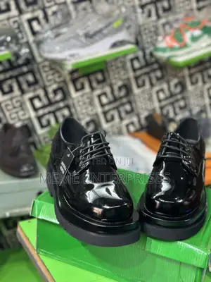 Laced Shiny Shoe