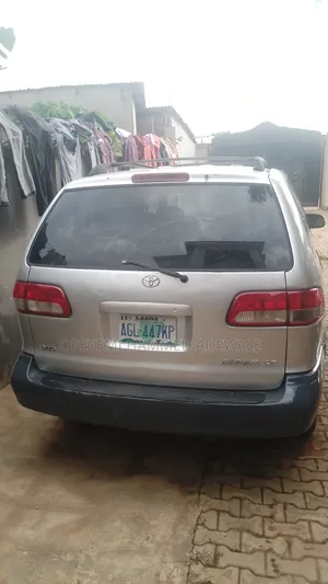 Toyota Sienna 2022 Silver