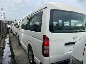Toyota HiAce 2015 White