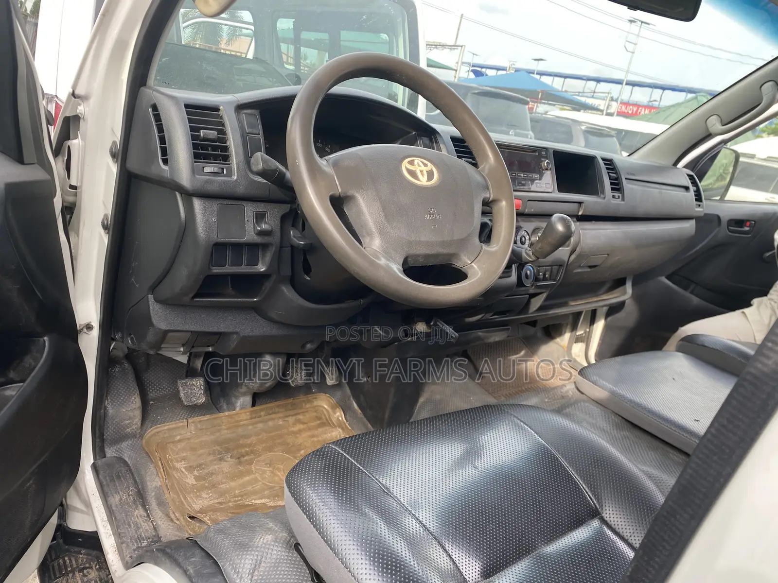 Toyota HiAce 2015 White