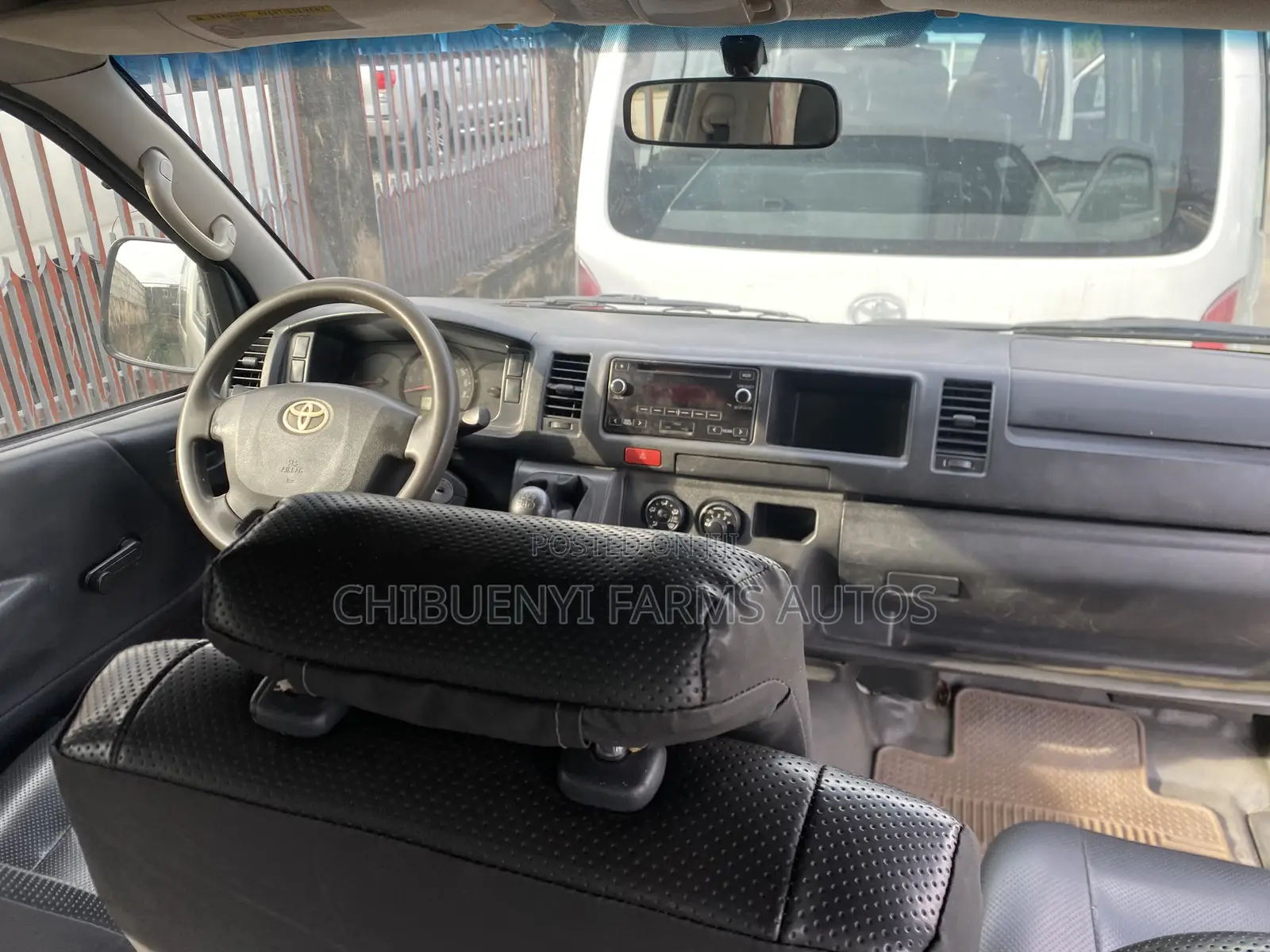 Toyota HiAce 2015 White