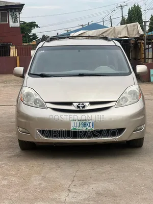 Toyota Sienna 2008 Gold
