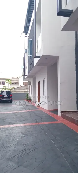 3bdrm Townhouse / Terrace in Ikota Villa Estate for rent