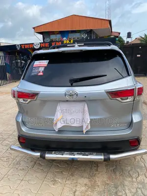 Toyota Highlander XLE 4dr SUV AWD (3.5L 6cyl 6A) 2015 Blue