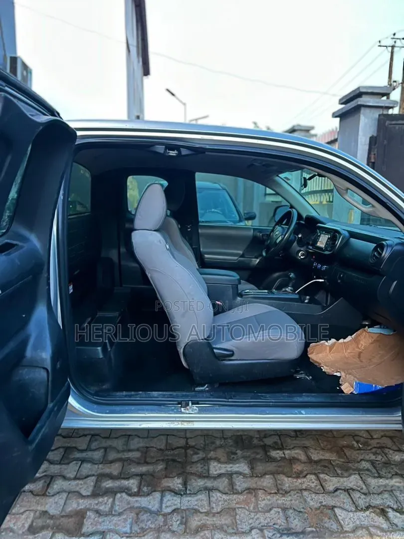 Toyota Tacoma 2017 Silver