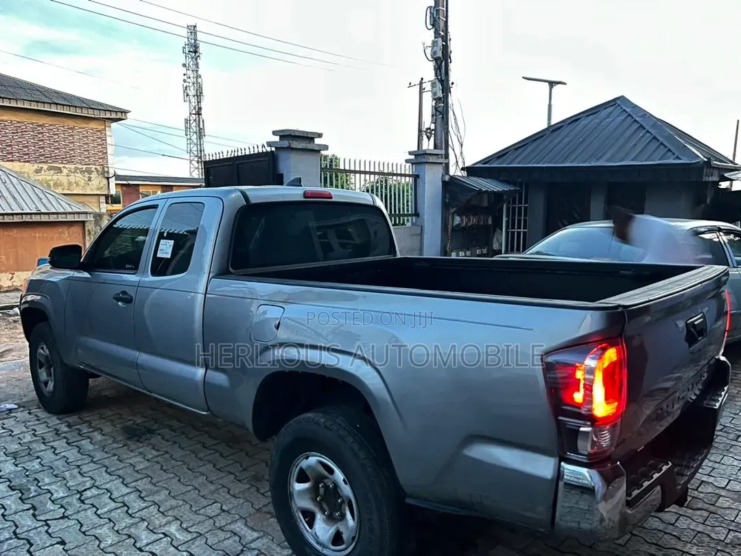 Toyota Tacoma 2017 Silver