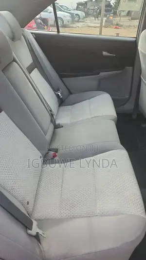 Toyota Camry LE 4dr Sedan (2.5L 4cyl 6A) 2012 Gray