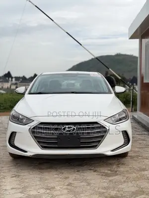 Hyundai Elantra Limited Sedan FWD (1.8L 4cyl 6A) 2016 White