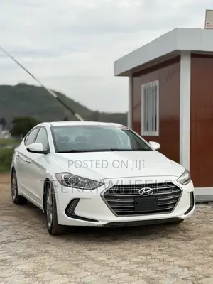 Hyundai Elantra Limited Sedan FWD (1.8L 4cyl 6A) 2016 White