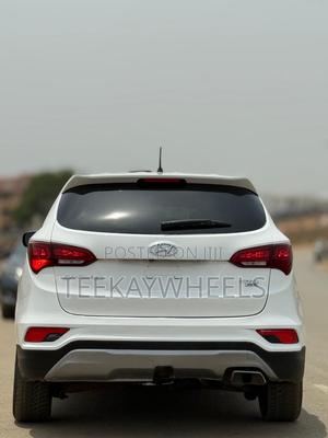 Hyundai Santa Fe SE AWD 2018 White