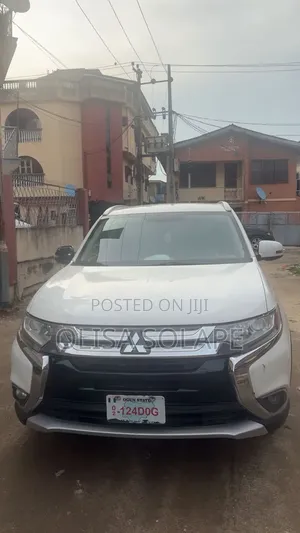 Mitsubishi Delica 2016 White
