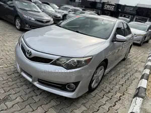 Toyota Camry SE 4dr Sedan (2.5L 4cyl 6A) 2014 Silver