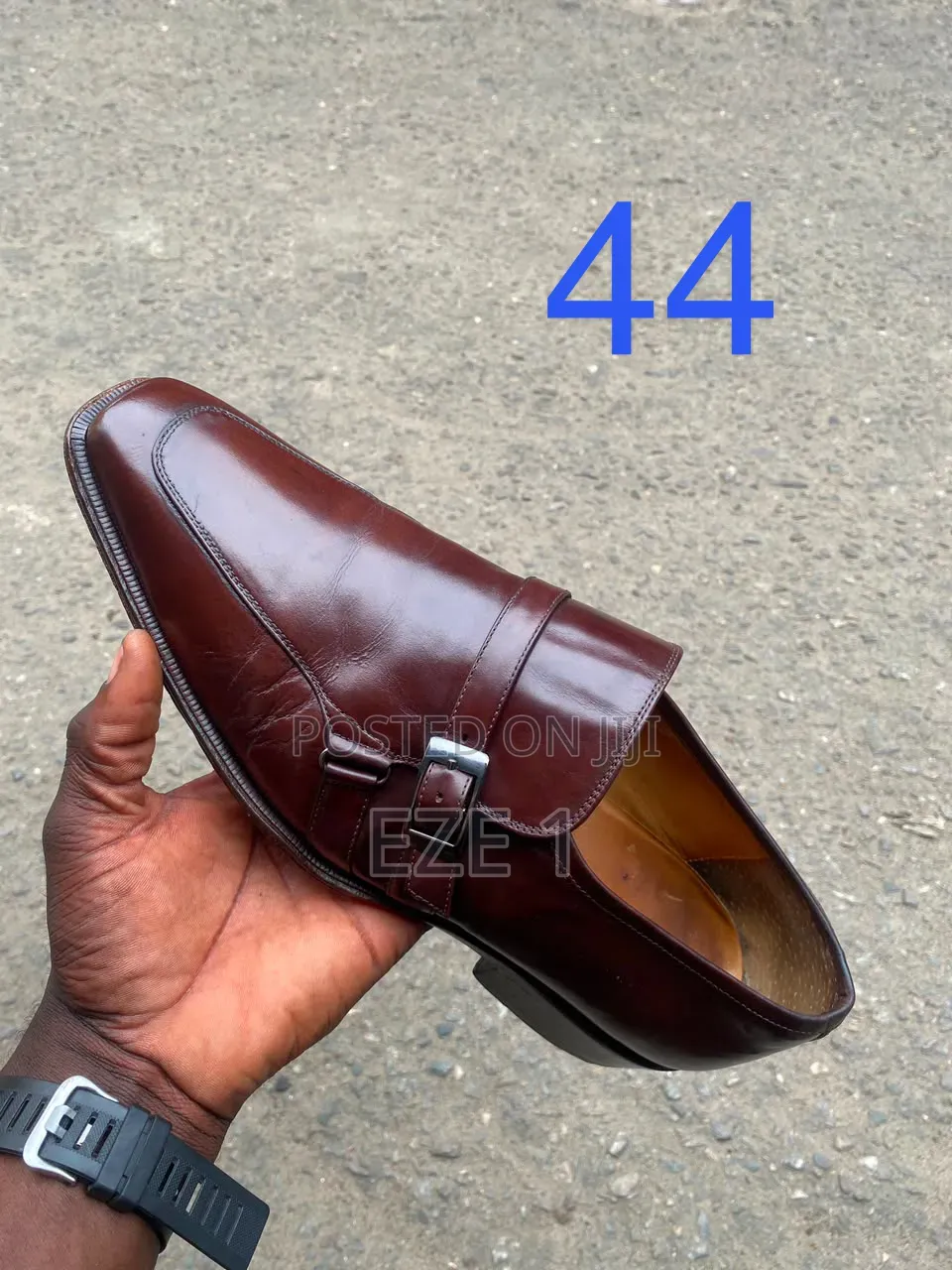Second Hand Shoe