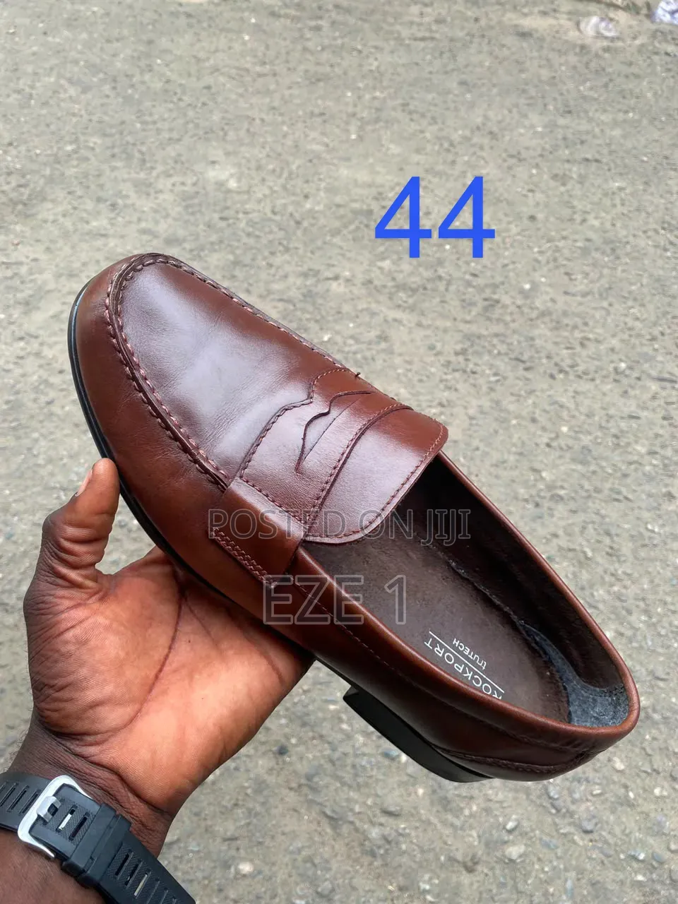 Second Hand Shoe