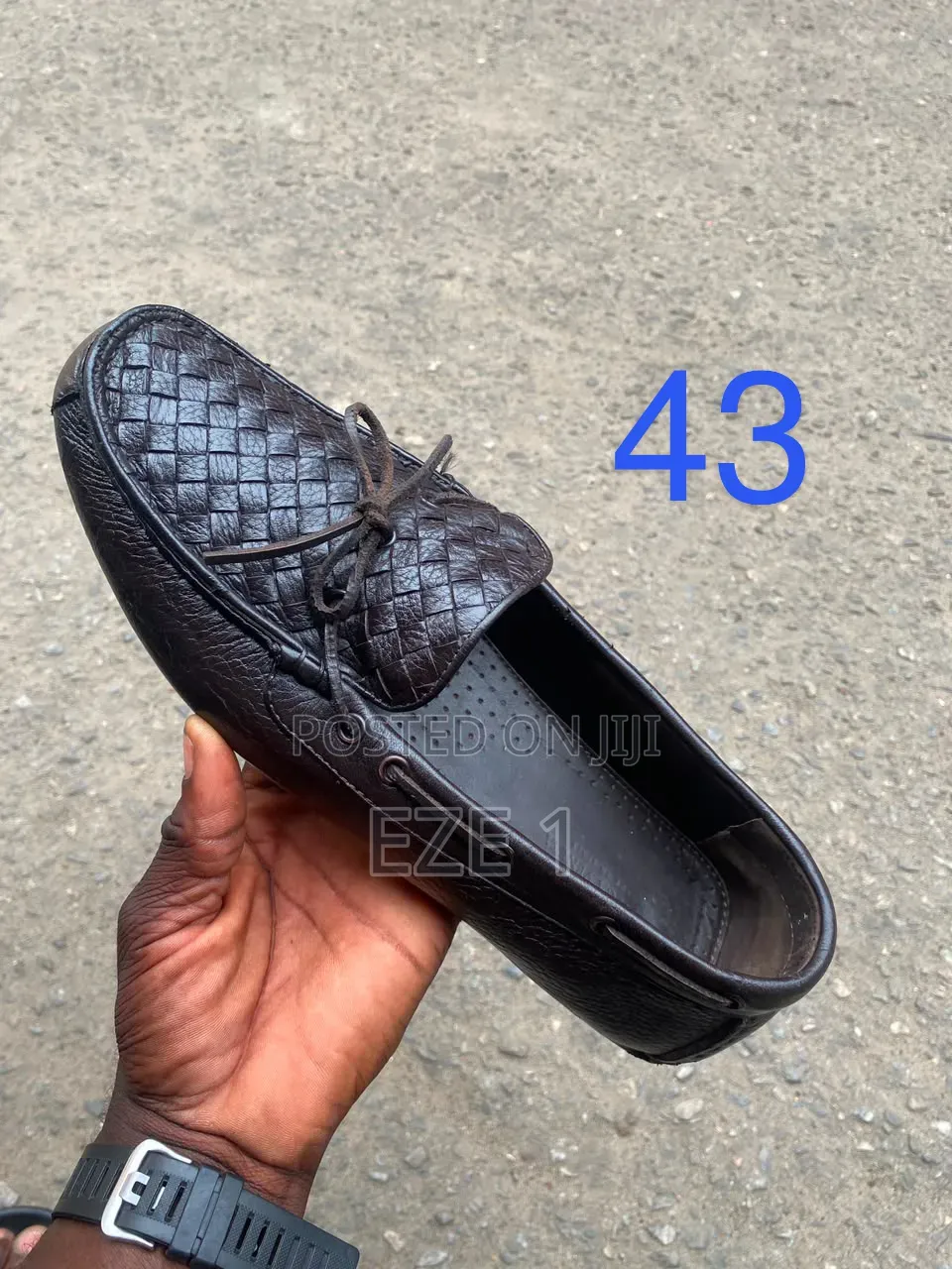 Second Hand Shoe