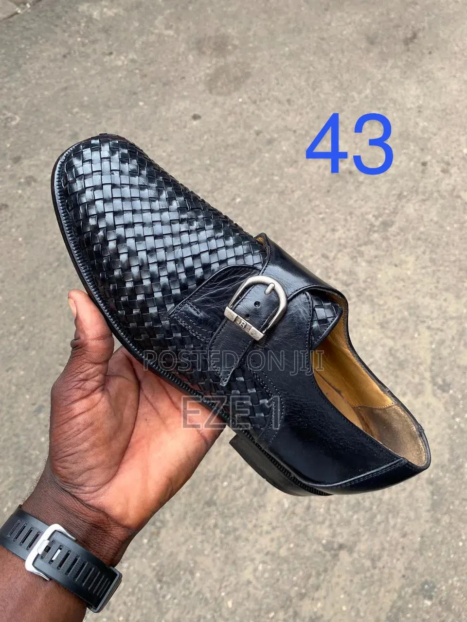 Second Hand Shoe