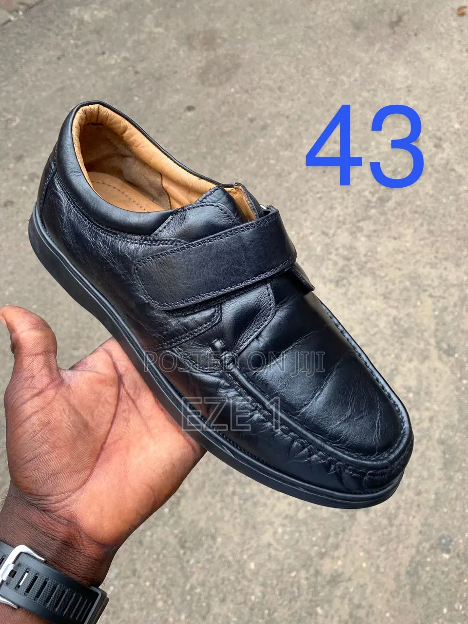 Second Hand Shoe