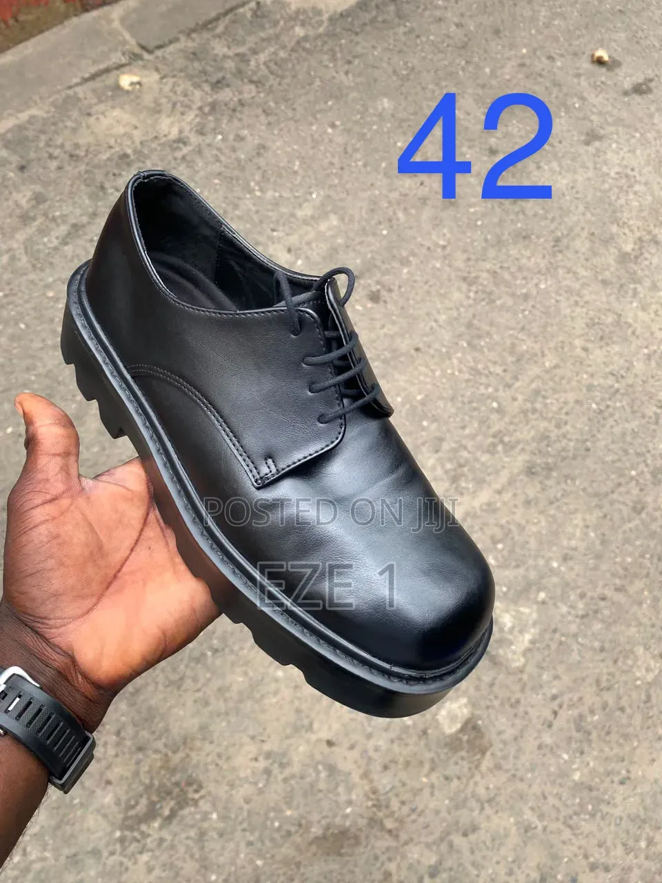 Second Hand Shoe
