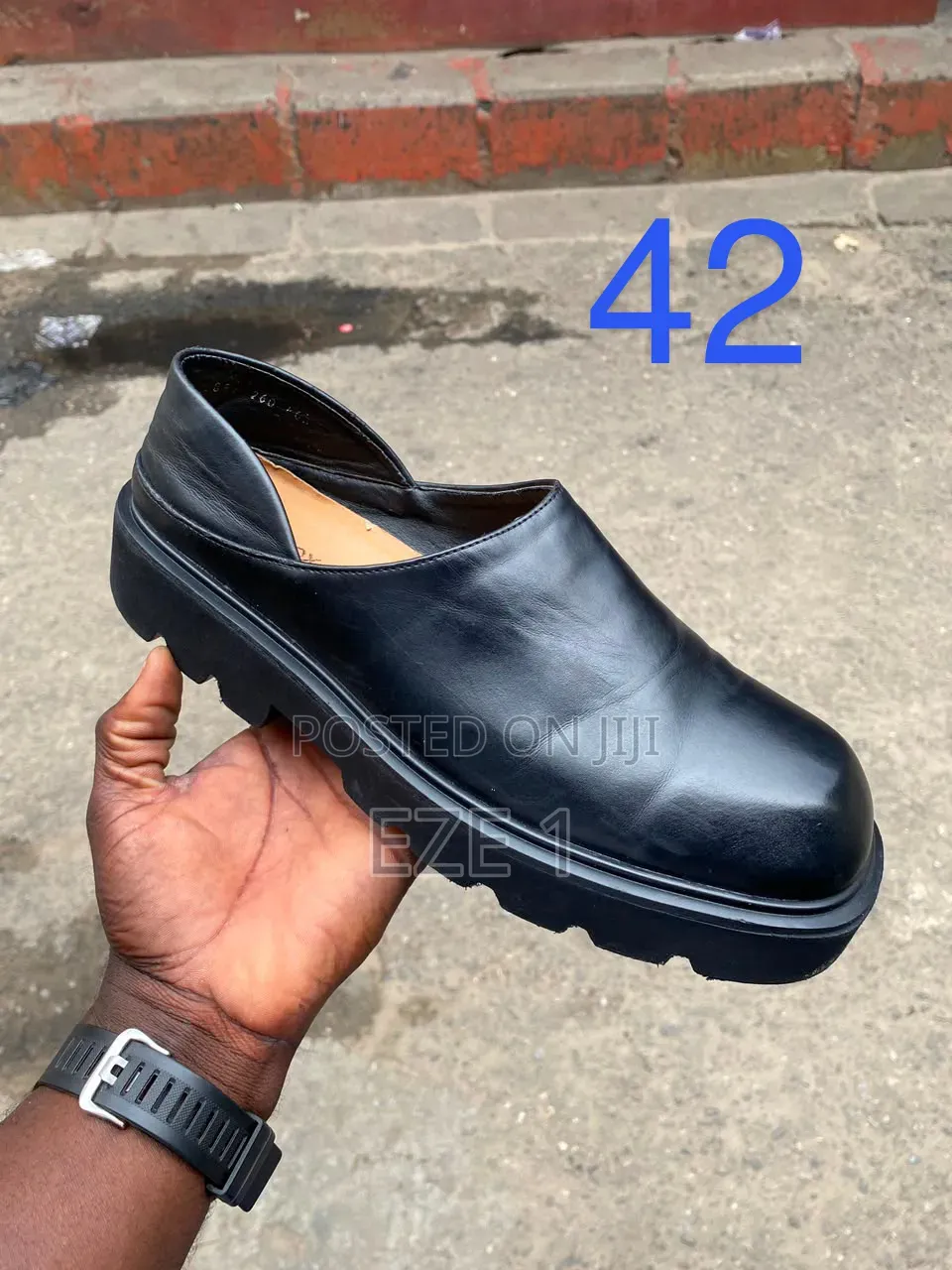 Second Hand Shoe