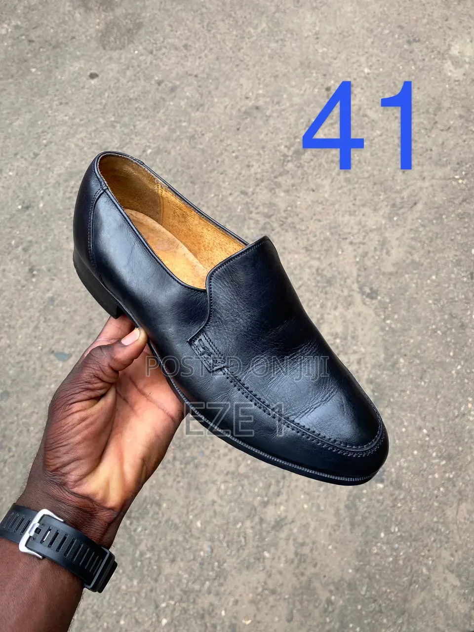Second Hand Shoe