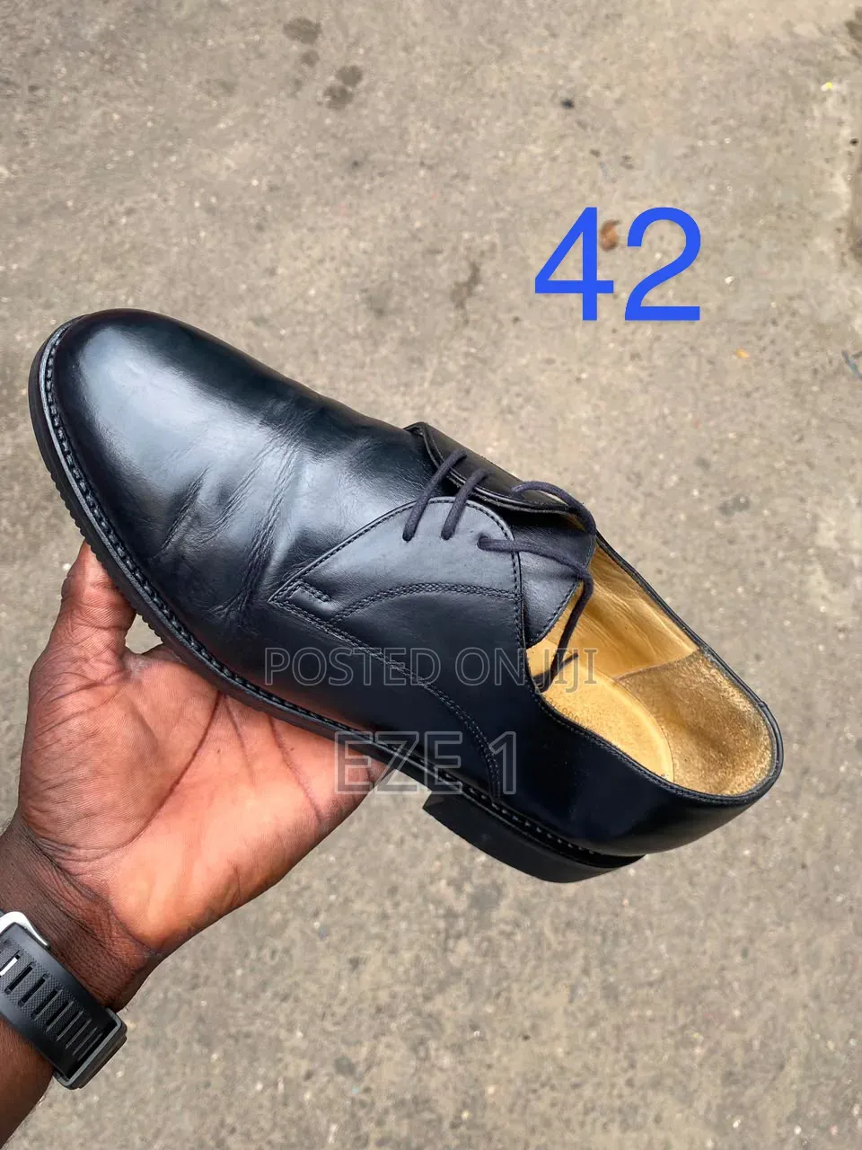 Second Hand Shoe