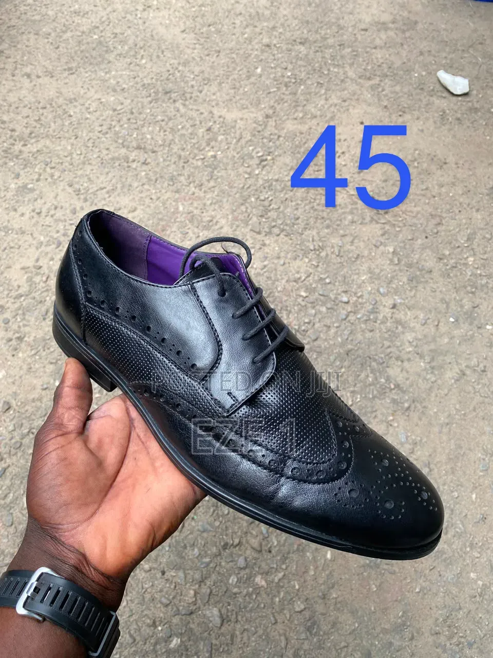 Second Hand Shoe