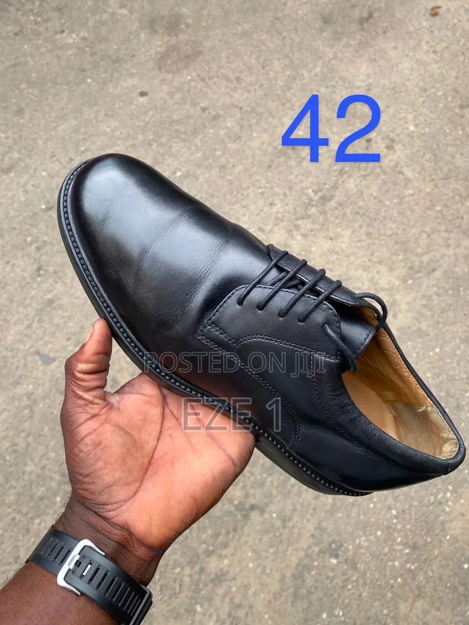 Second Hand Shoe